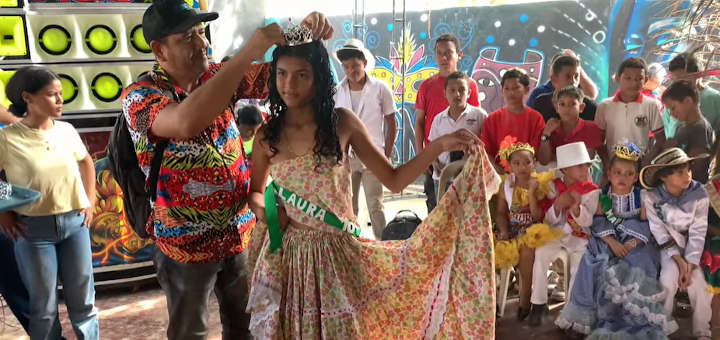 Emotiva coronación de las reinas intercursos, de la reina de los docentes y de la reina representante de los padres de familia se vivió en el corregimiento de San Rafael de Buenavista, durante la Coronación de las Reinas del Carnaval Baldomerista 2025.